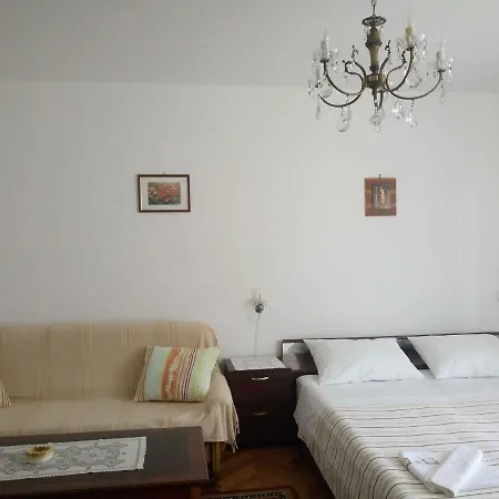Studio In 15328 *
